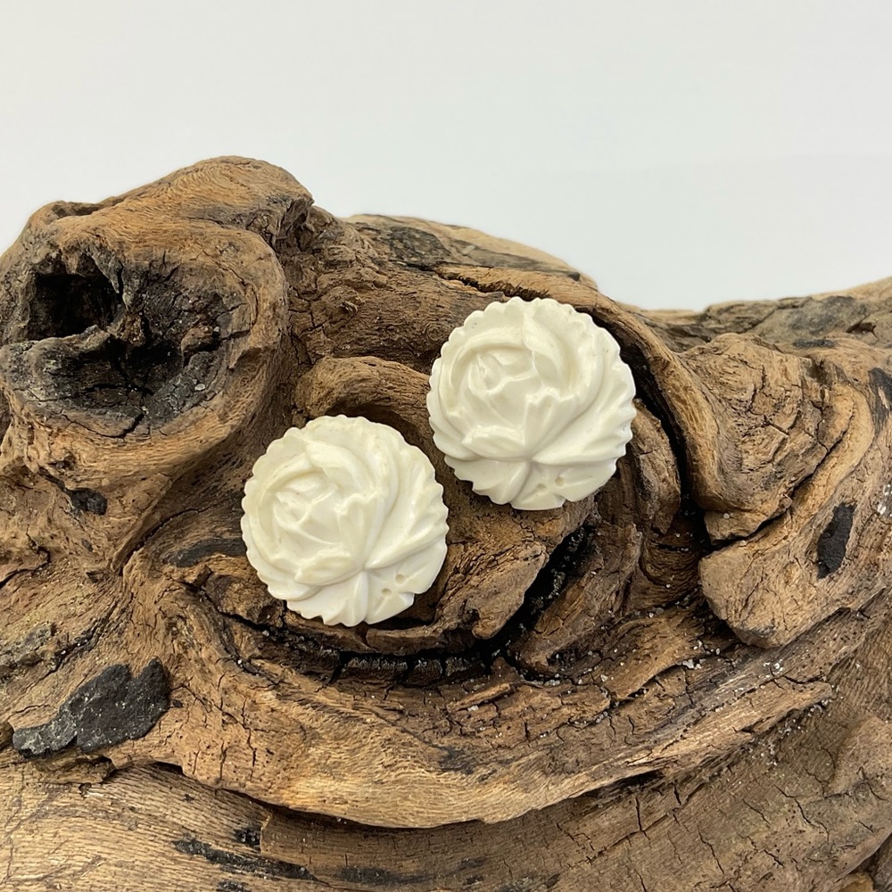 Vintage, Cream White, Floral Carved Celluloid Earrings, MCM, Ear Studs, Coquette